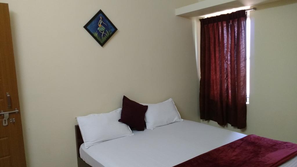 Jp Nivaas Guest House 马伊拉杜图赖 外观 照片